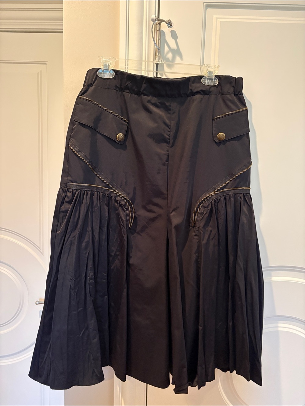 Black Women's Pleated Midi Skirt with Pocket Detail